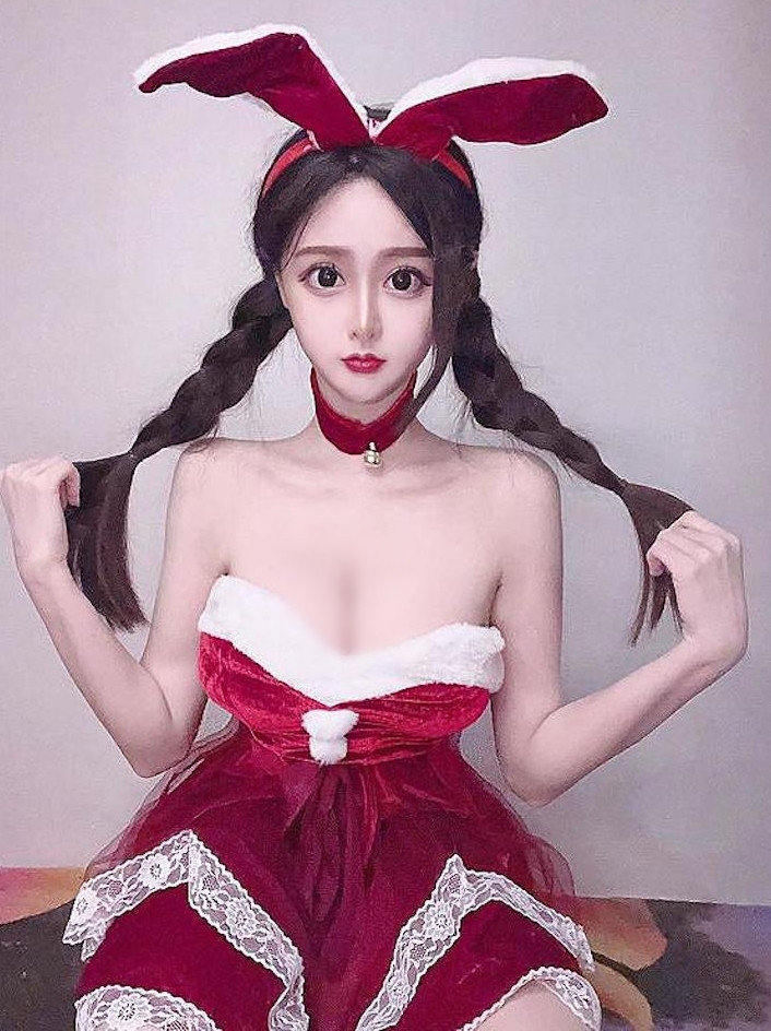 Tuy nhiên, Duy Ân lại không tiếp thu những ý kiến góp ý này, cô nàng có lẽ đã định hình phong cách make-up truyện tranh cho riêng mình.