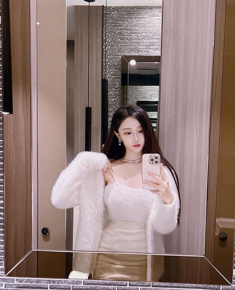 Chính vì thế, mặc dù phong cách thời trang của Duy Ân nhận được nhiều sự tán thưởng nhưng cô nàng vẫn bị "anti" vì lối trang điểm cực dị.