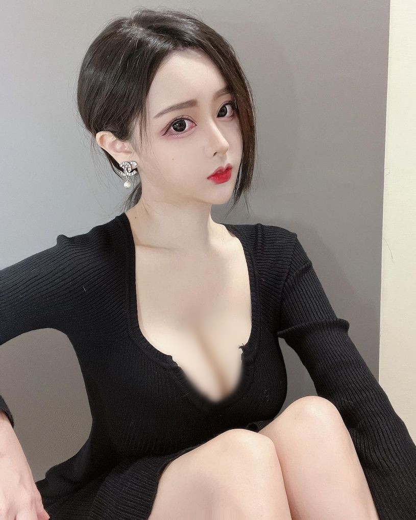 Được biết, ngoài sở thích chụp ảnh, Duy Ân còn thích xem phim, vẽ tranh, mua sắm và chơi với mèo.