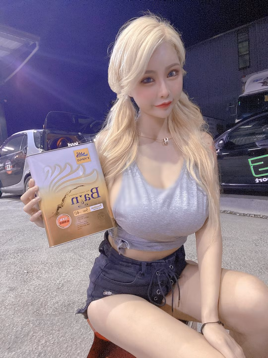 Họ cho rằng hot girl xinh đẹp nóng bỏng thì nhiều nhưng hot girl hiểu biết về xe phân khối lớn thì lại cực ít.