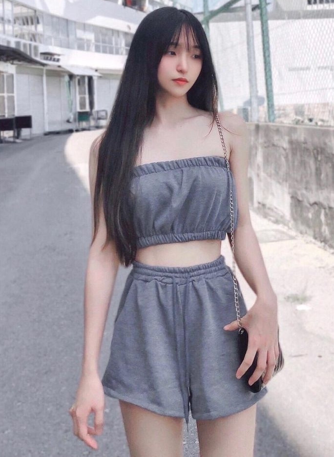 Quả thực, dù không quyến rũ nổi bật nhưng nét thanh mảnh của Krystal lại vô cùng thu hút.