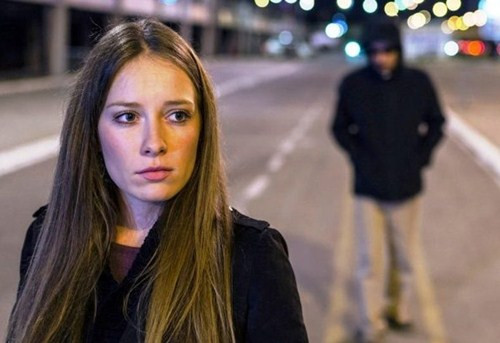 Bi ke bien thai sam so, co gai lai vuong lao ly vi...