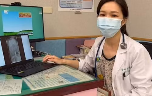 Bo me khong chu y, con trai chay den da day