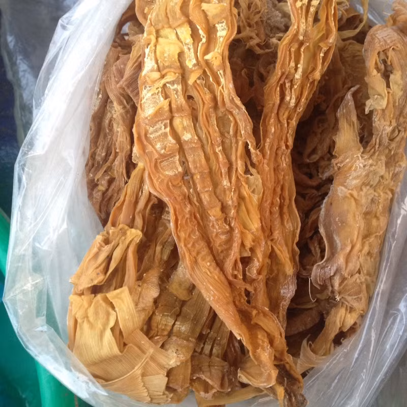 Ngược lại, măng không đảm bảo an toàn thực phẩm, sấy bằng lưu huỳnh sẽ có mùi khét đặc trưng của măng ngâm lưu huỳnh, khi ngửi sẽ có mùi SO2 rất đặc trưng.