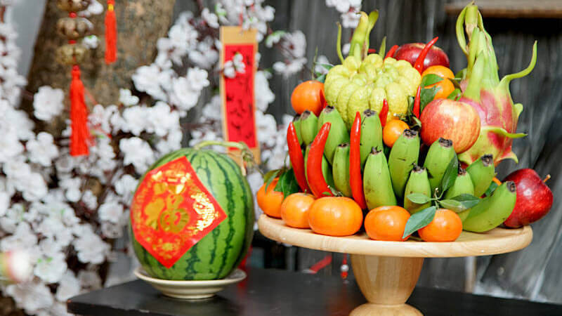 Tuy nhiên, để có được mâm ngũ quả đẹp lại vừa như ý, bạn nhất định phải biết cách chọn trái cây. Cùng tham khảo những mẹo chọn trái cây sau đây nhé.