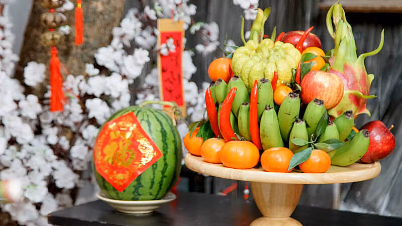 Tuy nhiên, để có được mâm ngũ quả đẹp lại vừa như ý, bạn nhất định phải biết cách chọn trái cây. Cùng tham khảo những mẹo chọn trái cây sau đây nhé.