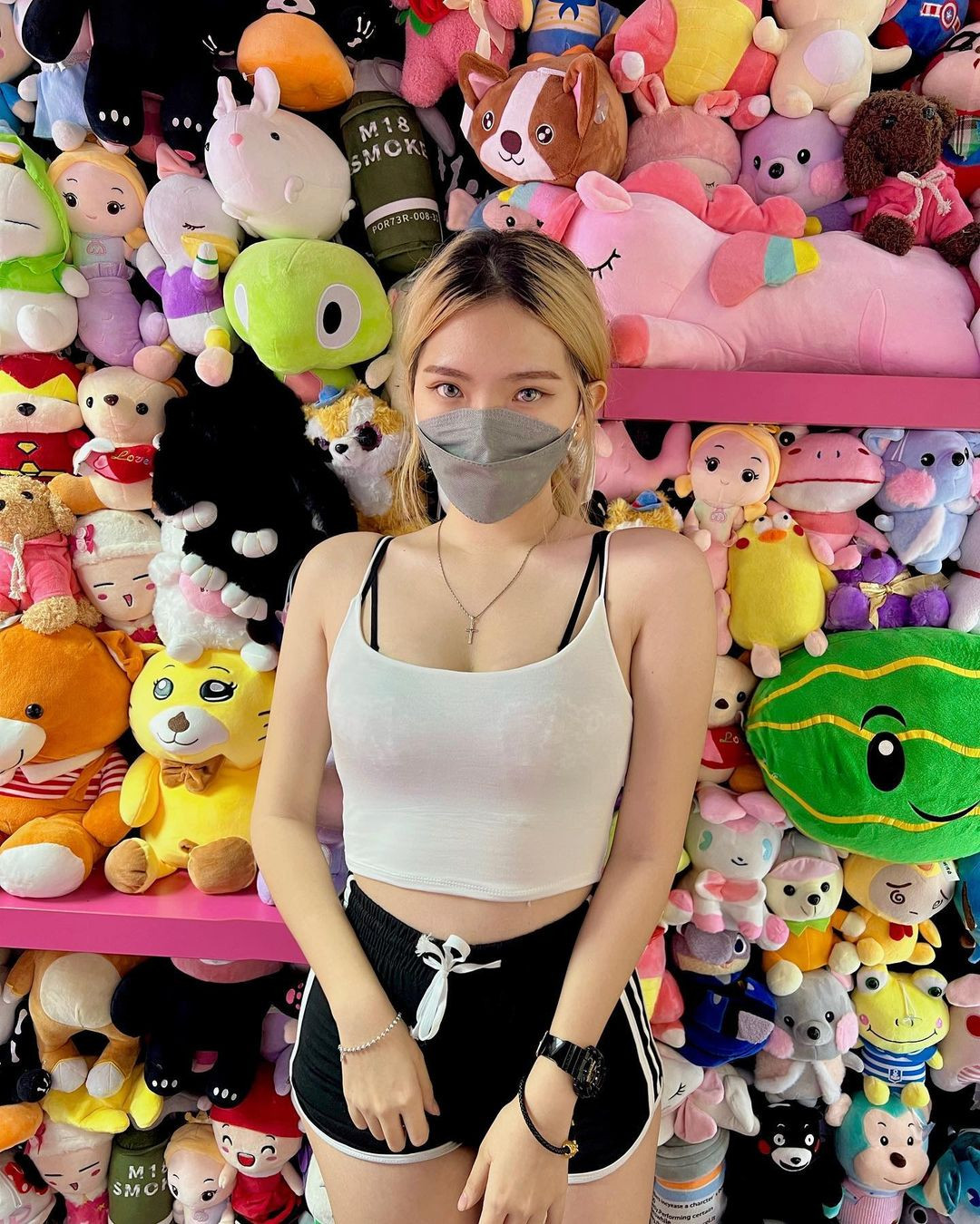 Tuy nhiên, nếu vận dụng không khéo, không đúng thời điểm thì sẽ không gợi cảm mà chuyển thành phản cảm.