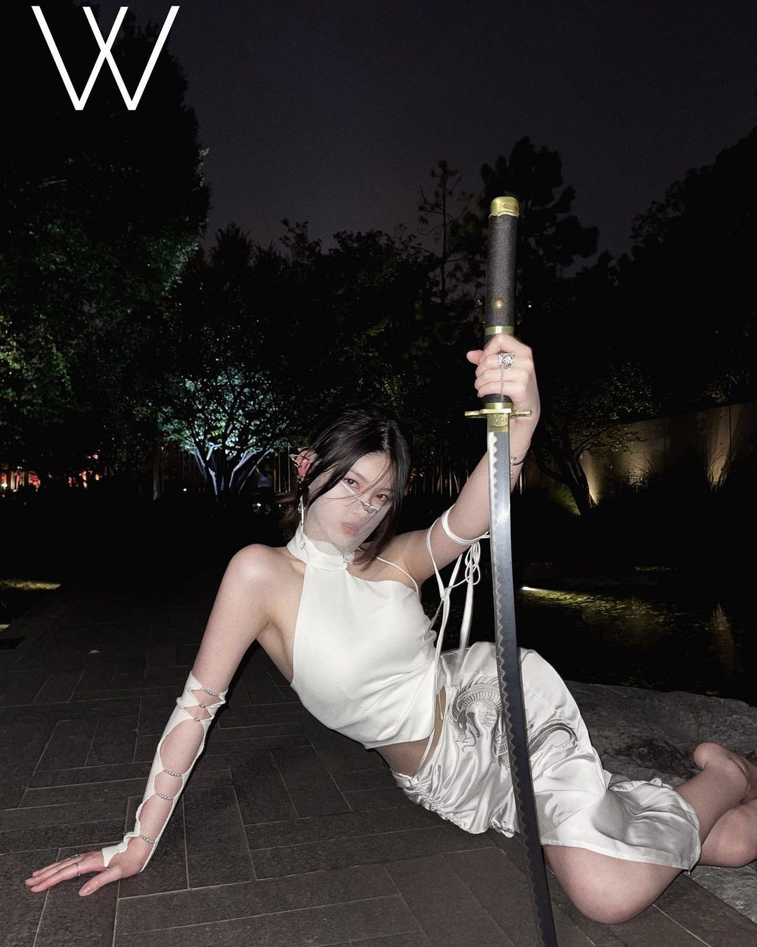 Họ ngưỡng mộ nhan sắc, cách trang điểm, bí kíp dưỡng da, giữ dáng và tips phối đồ của A Trạch.