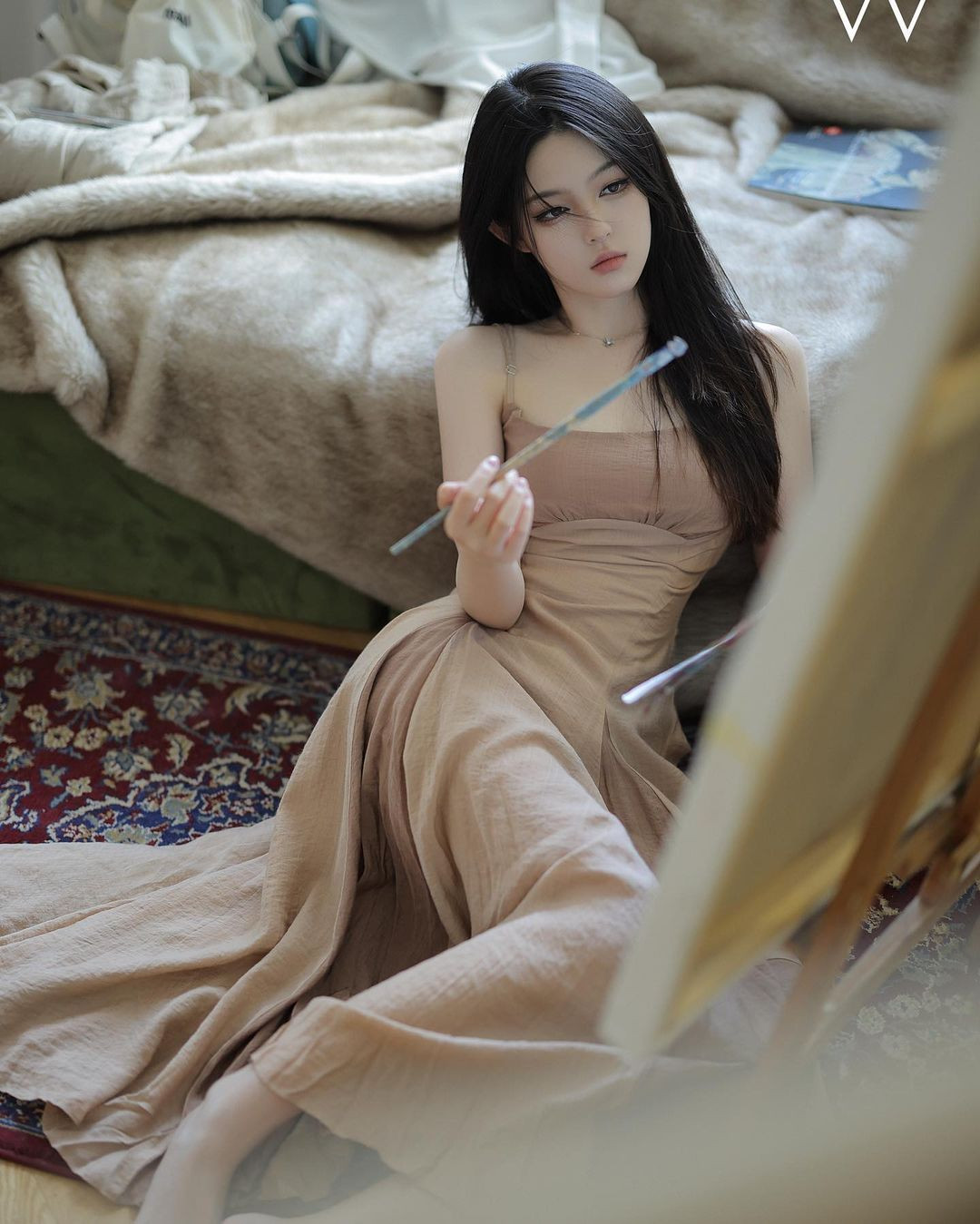 Theo nhiều người, phong cách của A Trạch thiên biến vạn hóa, chưa bao giờ nhàm chán. Có lúc cô nàng đẹp mong manh như nàng thơ.