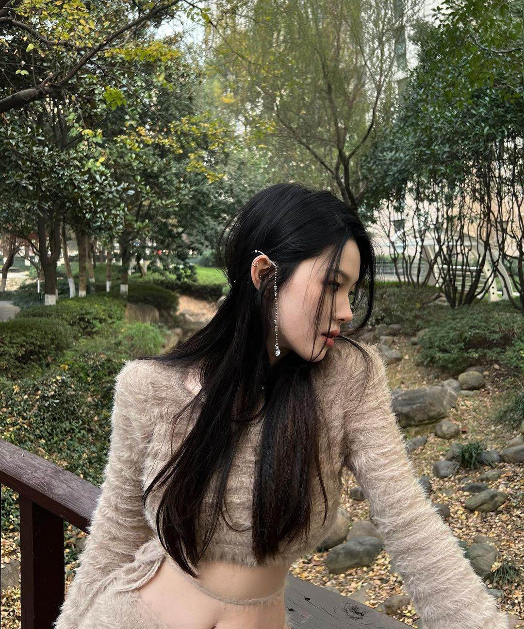 Thêm vào đó, gu thẩm mỹ của A Trạch cũng cực kỳ tốt, cô nàng thường xuyên tạo nên xu hướng thời trang.