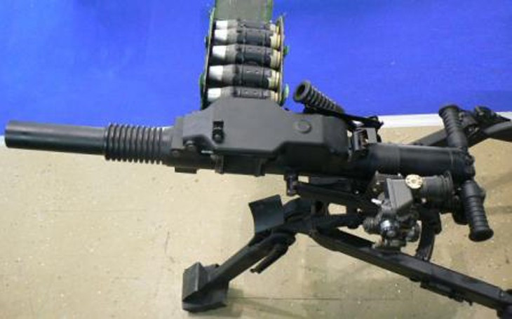 AGS-40 6G27 có trọng lượng 46kg, sơ tốc đầu đạn đạt 240m/s, tốc độ bắn khủng khiếp lên tới 400 viên/phút. Ảnh: modernfirearms.
