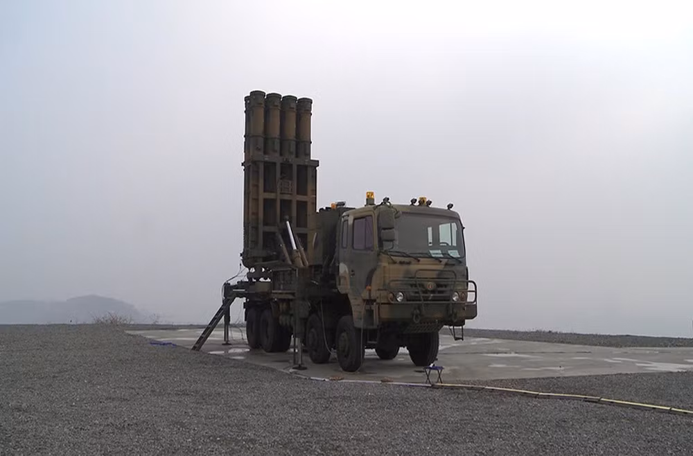 Trong trường hợp Saudi Arabia muốn có một hệ thống phòng không tầm trung đa năng hơn Patriot PAC 3 chỉ tập trung vào đánh chặn tên lửa đạn đạo thì Hàn Quốc cũng có sẵn sản phẩm cho Riyadh lựa chọn.