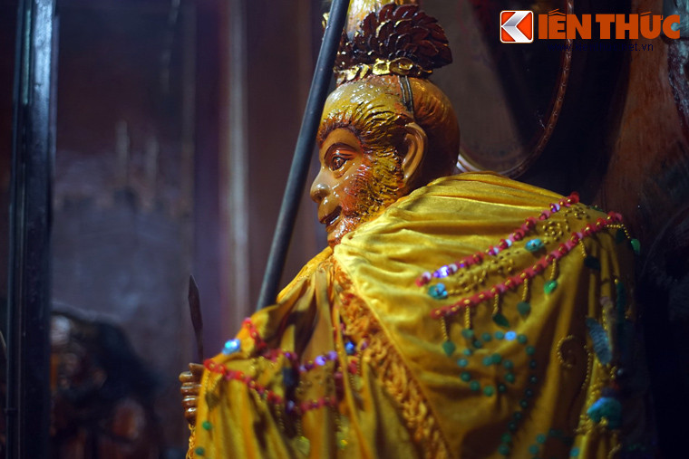 Do sức ảnh hưởng lớn trong văn hóa dân gian, từ một hình tượng hư cấu xuất hiện trong văn học, Tề Thiên Đại Thánh đã trở thành một đối tượng được thờ phụng trong nhiều đền miếu người Hoa, đặc biệt ở vùng Phúc Kiến.