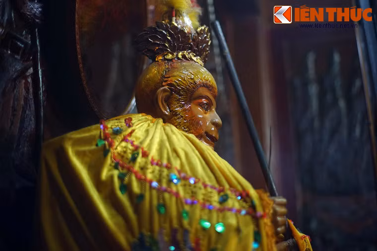 Tề thiên Đại thánh.