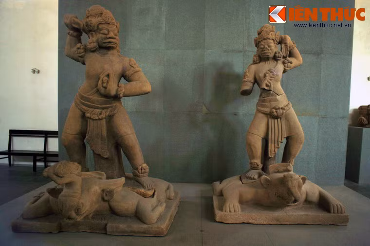 Ngoài ra, nhiều hiện vật độc đáo khác của bảo tàng cũng khiến người xem không khỏi trầm trồ, như những tượng thần vô cùng sinh động...