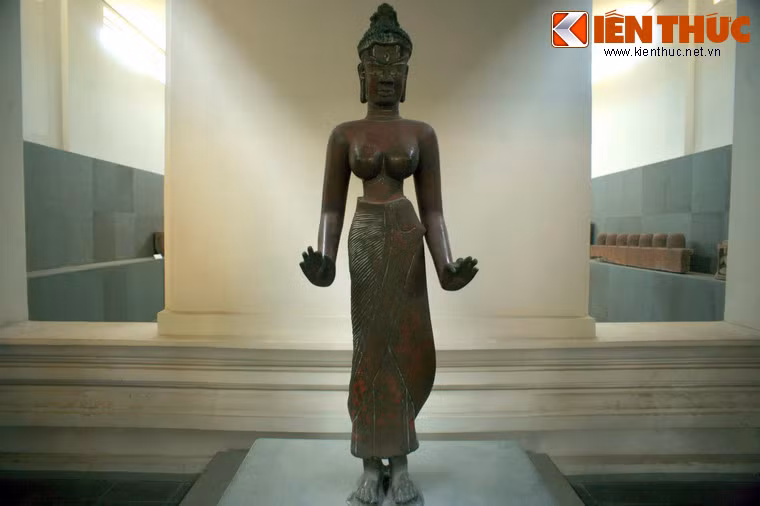 Hiện vật nổi bật nhất đang được lưu giữ tại nơi đây là bức tượng nữ thần Tara, được coi là một kiệt tác của nền nghệ thuật Champa cổ. Hiện vật này đã được công nhận là một bảo vật quốc gia của Việt Nam.