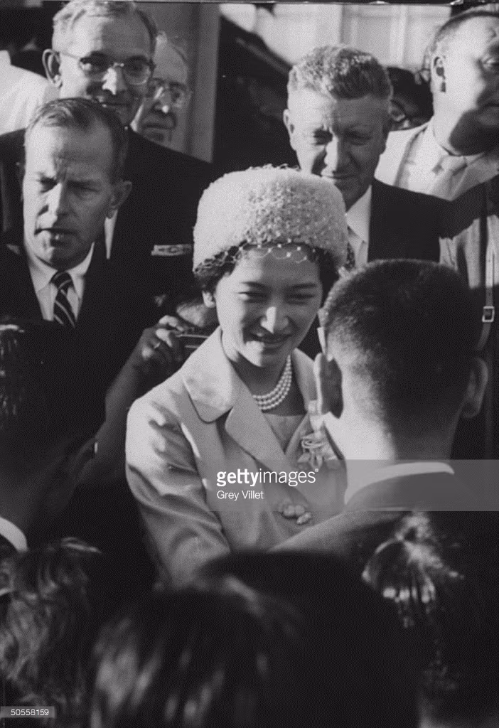 Công nương Michiko trong chuyến thăm chính thức nước Mỹ tháng 9/1960. Ảnh: Gettyimages.com