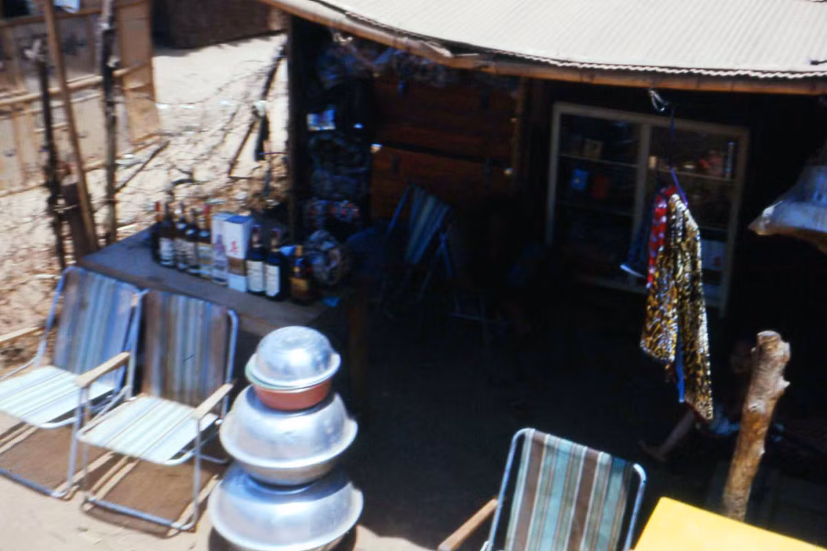 Hàng hóa bên trong một cửa hàng. Ảnh: 366thspsk-9.com.