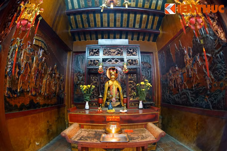 Toàn cảnh khám thờ Tề Thiên Đại Thánh ở hội quán Hà Chương.