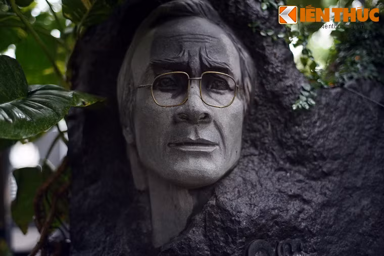 ...Và phảng phất cả triết lý vô thường, một dòng cảm hứng chủ đạo trong các sáng tác của Trịnh.