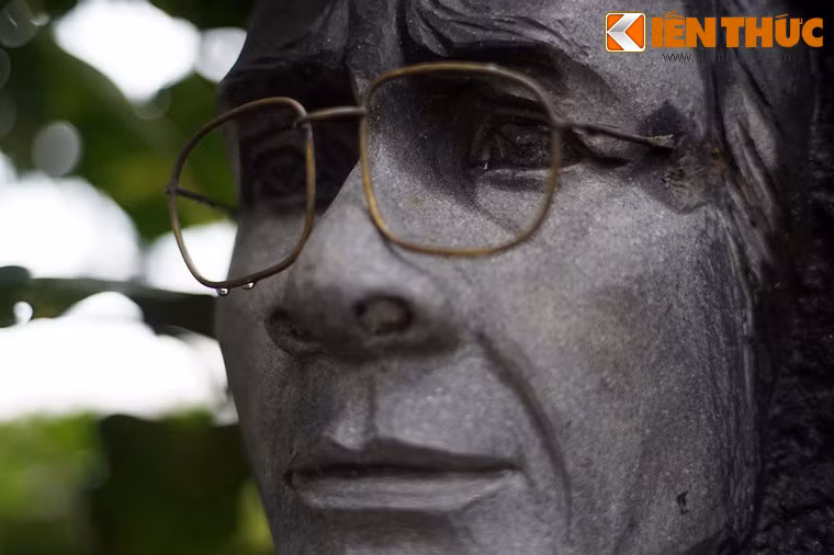 ...Mà còn lột tả được phần nào thần thái riêng của người nhạc sĩ tài hoa.