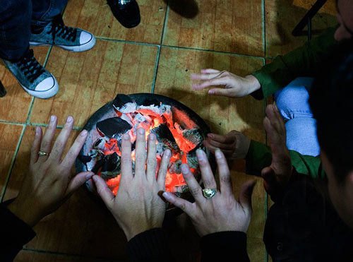 Mot nguoi chet, 3 nguoi nhap vien nghi ngo doc than