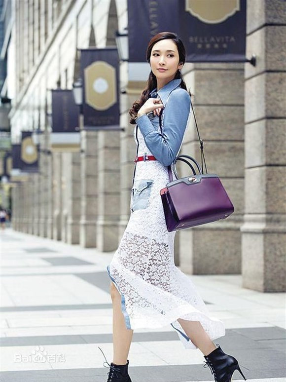 Siêu mẫu xứ Đài Ngô Bội Từ tìm mọi cách có bầu để giữ chân tỷ phú Hong Kong Kỷ Hiểu Ba. Thế nhưng sau khi sinh ba con, cô vẫn chưa có danh phận. Bù lại, đại gia Kỷ Hiểu Ba tặng cô biệt thự và nhiều tài sản với giá trị lên tới hàng chục nghìn tỷ đồng.