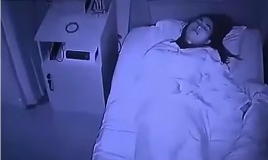 Chuyen la hom nay: Co gai cu dem la bien mat