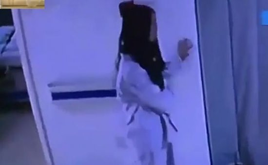 Chuyen la hom nay: Co gai cu dem la bien mat-Hinh-2