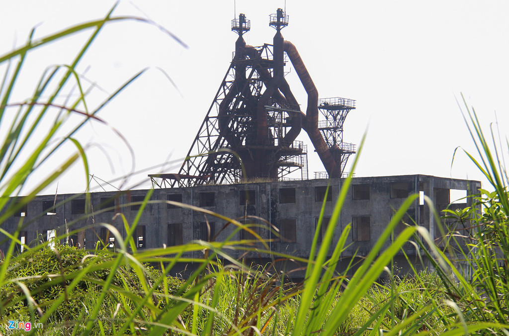 Tuy nhiên, dự án không thực hiện được như cam kết sau khi đầu tư. Được đầu tư gần 1.000 tỷ đồng, trong đó các ngân hàng cho vay với tổng số tiền hơn 750 tỷ đồng để mua sắm máy móc, thiết bị nhưng dự án xây dựng dở dang rồi dừng, bỏ hoang đến nay.