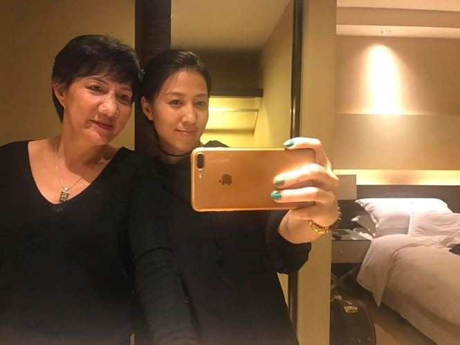 Phạm Anh Khoa từng cho biết anh rất may mắn mới lấy được người vợ như Thùy Trang. Tuy nhiên, cuộc sống vợ chồng có lúc "canh không ngọt" và anh đã từng thừa nhận trong một bài viết trên báo điện tử cách đây hơn 3 năm về việc từng có hành động "thượng cẳng chân, hạ cẳng tay" với vợ khi xảy ra cãi vã. Bên cạnh đó, quan hệ mẹ chồng nàng dâu của chị lại khá thân thiết và gắn bó.