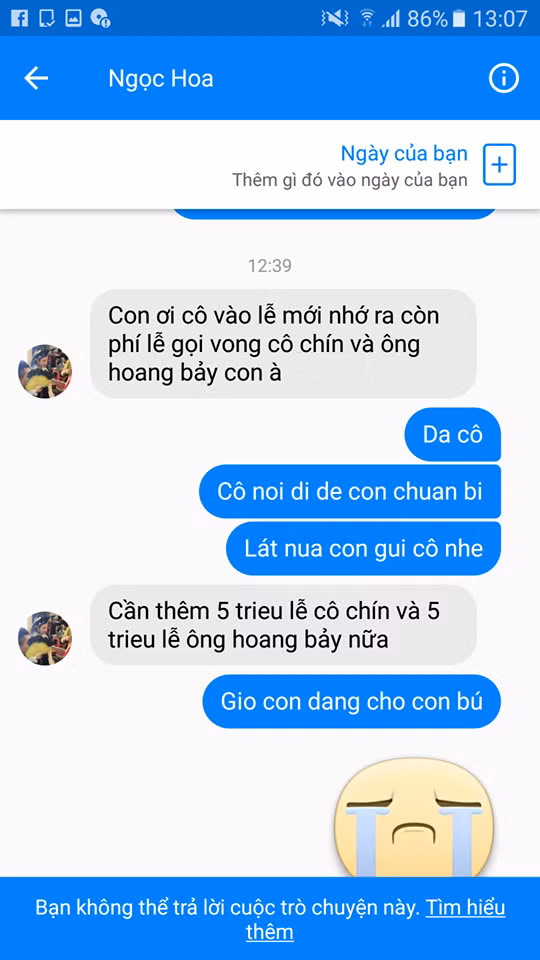 Hoa dùng chiêu đòi thêm tiền để cúng lễ.