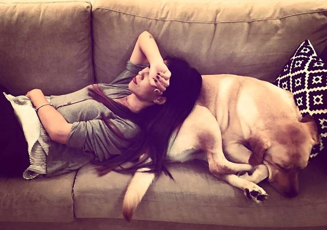 Cô tâm sự, bản thân khá mệt mỏi với người chồng bản năng và nghệ sĩ, thậm chí nhiều thứ không thể hiểu và hòa nhập được nên buộc phải chấp nhận mặt trái của chồng vì biết không bao giờ thay đổi được.