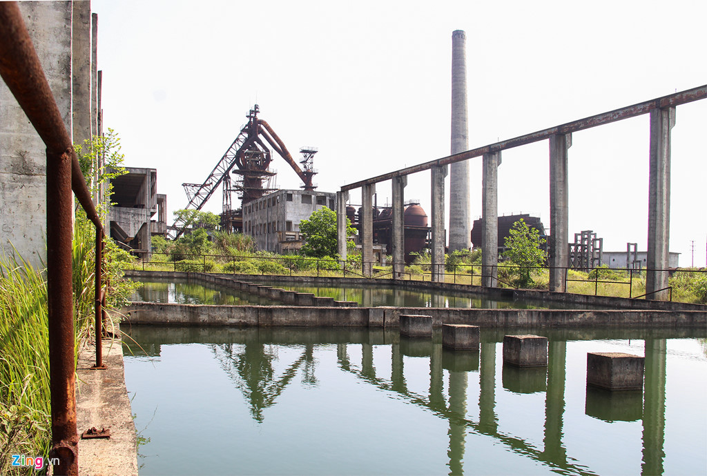 Giai đoạn 1 của dự án dự kiến khi hoàn thành sẽ có công suất giai đoạn 1 là 250.000 tấn thép/năm, giai đoạn 2 nâng lên 500.000 tấn/năm. Theo chứng nhận đầu tư, tháng 8/2010, nhà máy sản xuất thử ra phôi thép thương phẩm.