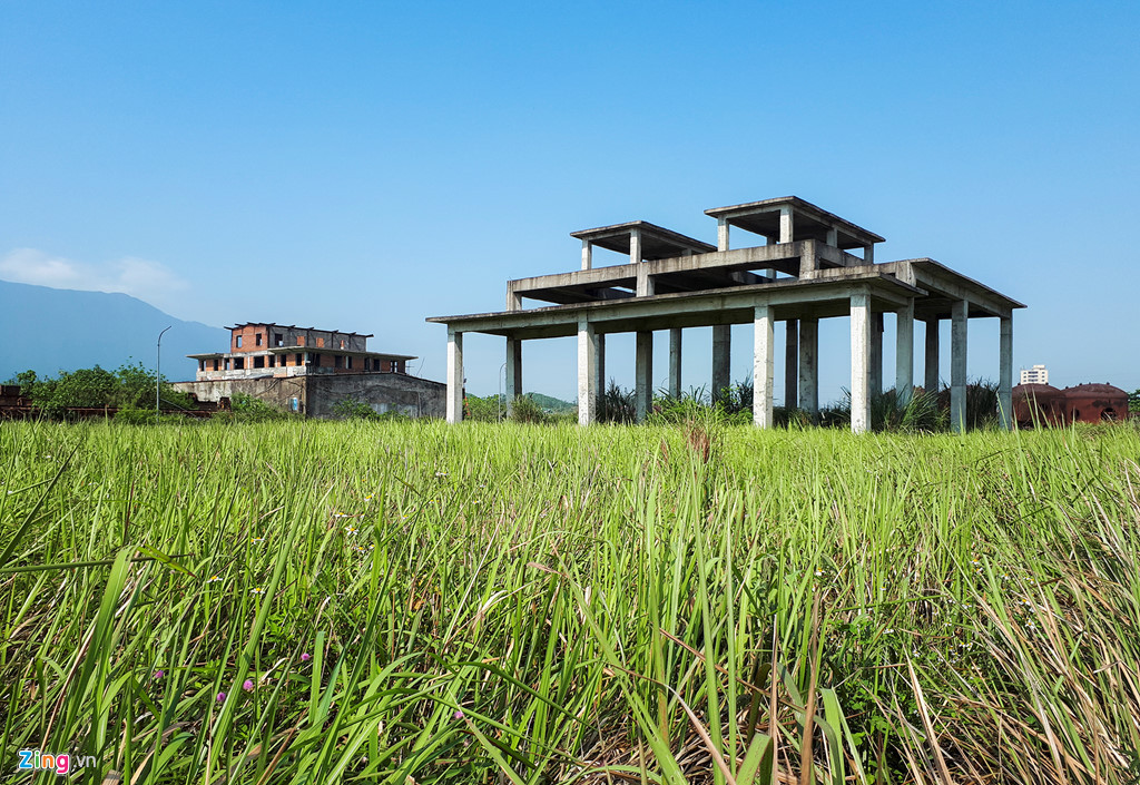 Ông Đặng Văn Thành, Phó ban quản lý khu kinh tế Hà Tĩnh cho biết mặt bằng đến 25 ha của khu liên hợp gang thép này vẫn chưa thể thu hồi.