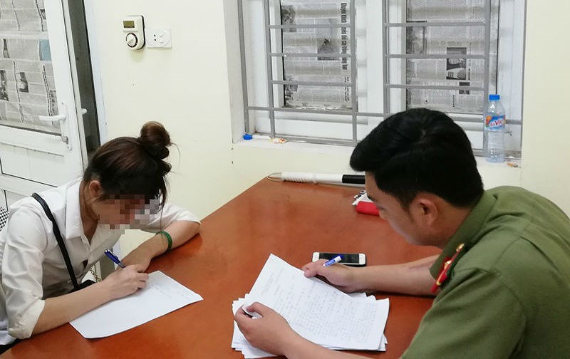 Công an TP Vinh làm việc với chị ThTNg.