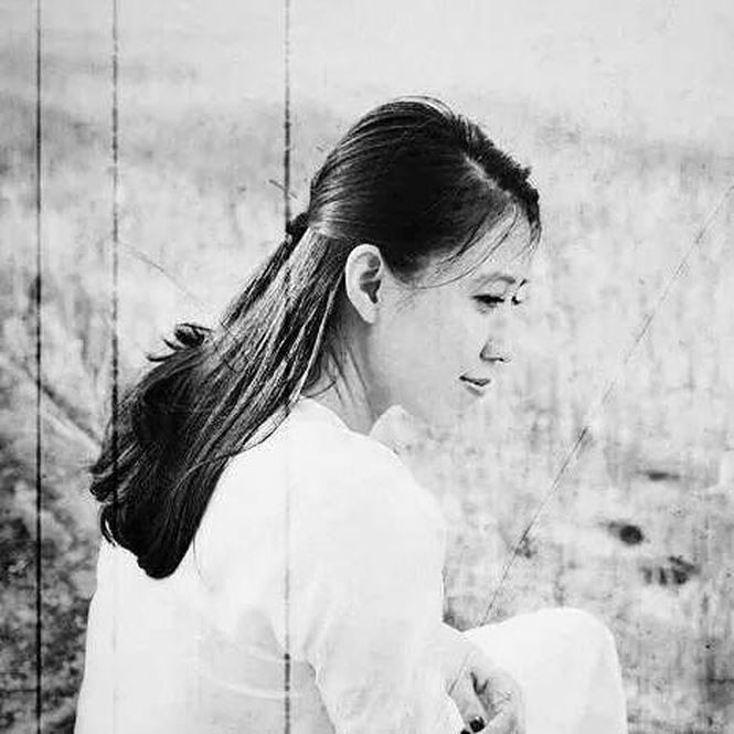 Ít ai biết, trước đây người phụ nữ sinh năm 1979 này từng học Hàng hải và là người mẫu Hoa học đường ưu tú một thời.