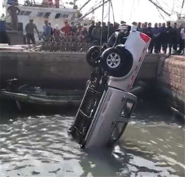 Thiết nghĩ, tiền bạc chỉ là vật ngoài thân, tính mạng của mình mới là thứ quan trọng. Sự an toàn là vô cùng quý giá đối với chúng ta. Quan tâm hơn đến bản thân mình, đó là điều quý giá nhất mà bạn đang có.