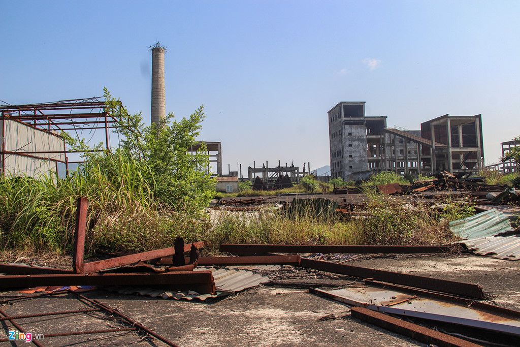 Khu liên hợp gang thép (còn gọi Nhà máy thép Vạn Lợi, ở Khu kinh tế Vũng Áng) của Công ty Cổ phần gang thép Hà Tĩnh tọa lạc trên diện tích 25 ha. Ban quản lý Khu kinh tế Vũng Áng cấp chứng nhận đầu tư năm 2007, điều chỉnh lần 3 năm 2009.
