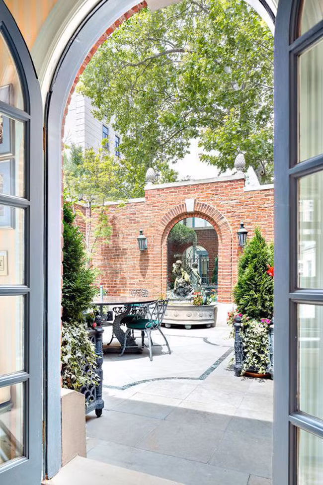 Theo các chuyên gia bất động sản của thành phố, không có căn nhà mặt phố nào của Manhattan lại ế ẩm lâu đến vậy.