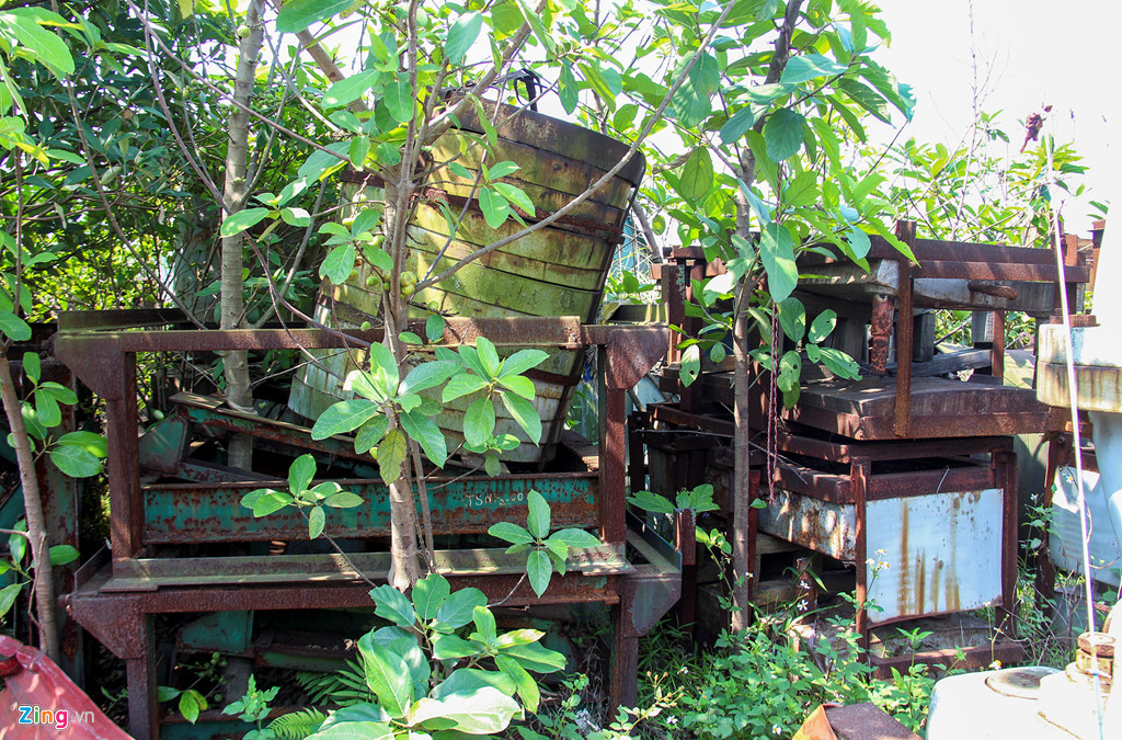 Số phận của máy móc phục vụ xây dựng, sản xuất bị bỏ phế.