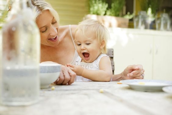 Niềm vui đơn giản, nhỏ bé của con cũng có thể khiến mẹ trở nên sáng bừng hạnh phúc.