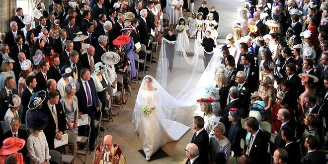 Khăn voan dài 5 m là điểm nhấn đặc biệt. Ảnh: Getty.