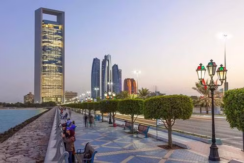 Con đường hiện đại, tràn ngập cây xanh