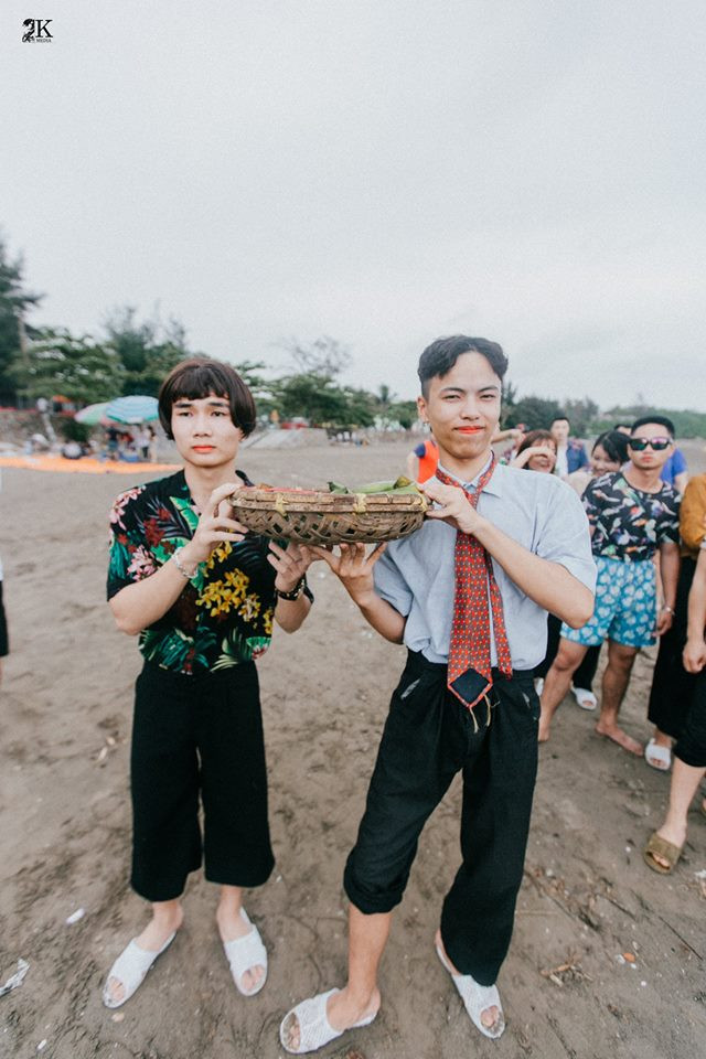 Chú rể nhí nhố tại hôn trường.