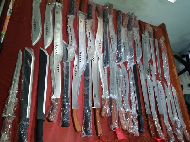 Hung khí tang vật.