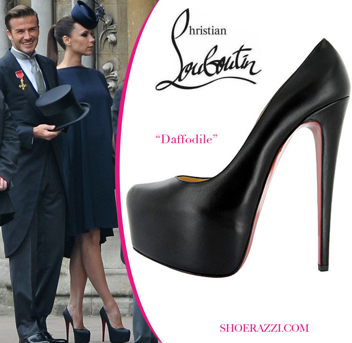 Trước khi thay đổi hình ảnh trẻ trung, hiện đại và bắt đầu diện giày thể thao như bây giờ, Victoria Beckham từng "nghiện" giày cao gót, sử dụng chúng ngay cả khi thư giãn, dạo chơi cùng gia đình, khi mang thai… Khoảng hai năm trở lại đây, nhà thiết kế 44 tuổi thừa nhận không thể duy trì sở thích đi giày cao gót như xưa.