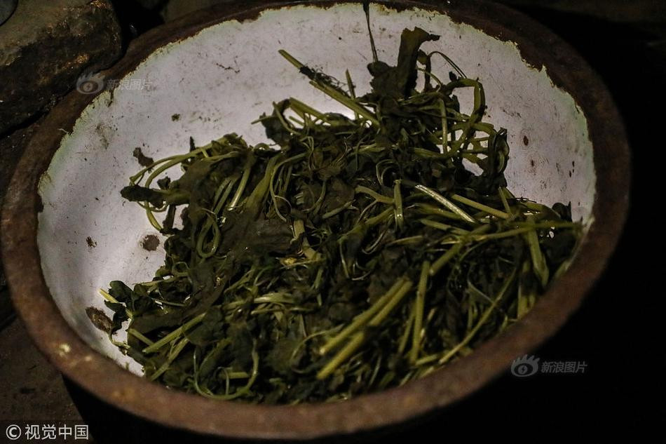 Theo chia sẻ của dị nhân này, ông duy trì sự sống bằng hai bữa rau dại mỗi ngày, hoàn toàn không tiêu đến tiền. Mặc dù có đơn điệu thế nhưng vẫn có thể ăn, hơn nữa sức khỏe của ông hoàn toàn bình thường.