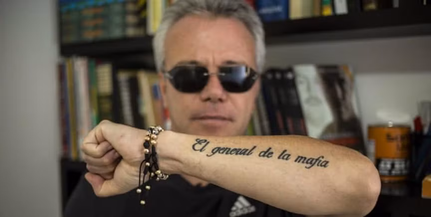 “Popeye” Jairo Velasquez Vasquez là tay sát thủ khét tiếng của trùm ma túy Pablo Escobar. Tay sát thủ tàn bạo này đã giết hại 300 người.