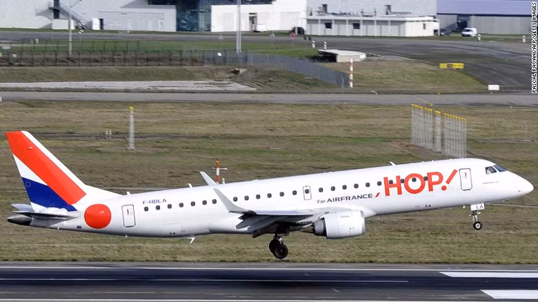 Embraer E-Jet là loại máy bay phản lực dân dụng cỡ vừa, hai động cơ. Chuyến bay đầu tiên của Embraer E-Jet được thực hiện vào năm 2002.